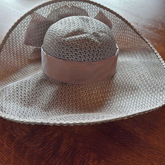 Vintage Whittal & Javits Silver Metallic Open Weave Mesh Large Tricorn Derby Hat - Picture 6 of 16